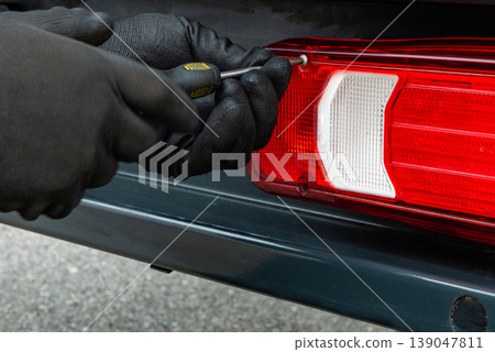 Removing screws from vehicle tail light lens Removing screws from vehicle tail light lens 139047811
