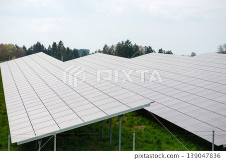Modern solar panel array in green field Modern solar panel array in green field 139047836