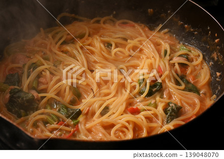 Tuna and spinach pasta in tomato sauce Tuna and spinach pasta in tomato sauce 139048070