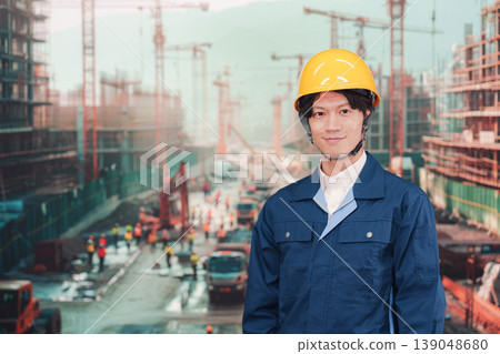 在大型建築工地工作的年輕人 在大型建築工地工作的年輕人 139048680