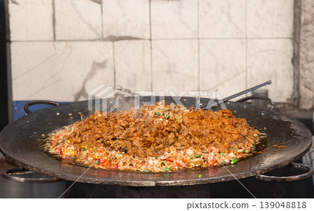 Traditional food with minced meat mixed with onion, tomatoes and spices in big pan Traditional food with minced meat mixed with onion, tomatoes and spices in big pan 139048818