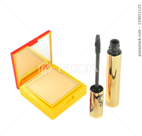 Cosmetic Set with Pressed Powder and Black Mascara 139051125