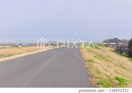 Along the Watarase River Cycling Road in Koga City, Ibaraki Prefecture, March 2026 Along the Watarase River Cycling Road in Koga City, Ibaraki Prefecture, March 2026 139052552