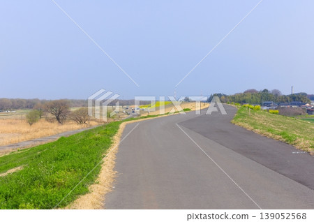Along the Watarase River Cycling Road in Koga City, Ibaraki Prefecture, March 2026 Along the Watarase River Cycling Road in Koga City, Ibaraki Prefecture, March 2026 139052568