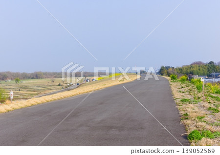 Along the Watarase River Cycling Road in Koga City, Ibaraki Prefecture, March 2026 Along the Watarase River Cycling Road in Koga City, Ibaraki Prefecture, March 2026 139052569