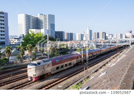 [Tokaido Main Line] Sunrise Seto/Izumo passing through Yokohama city 139052987