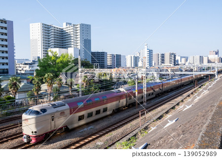 [Tokaido Main Line] Sunrise Seto/Izumo passing through Yokohama city 139052989