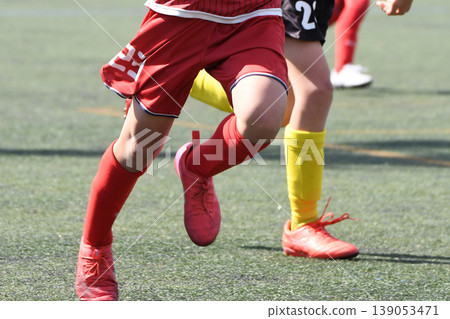 Soccer player to dribble 139053471