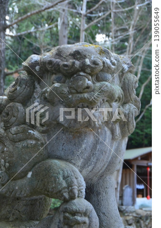 Stone statue of a Chinese lion (Ungyo statue) (Hodosan Shrine / Nagatoro, Chichibu District, Saitama Prefecture) 139055649