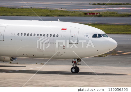 成田機場滑行中的客機機頭部分 139056293