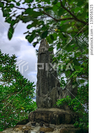 The scenery of the monument marking the final resting place of Nakama Mankeizan, which tells the history of Ishigaki Island to this day. The scenery of the monument marking the final resting place of Nakama Mankeizan, which tells the history of Ishigaki Island to this day. 139056525
