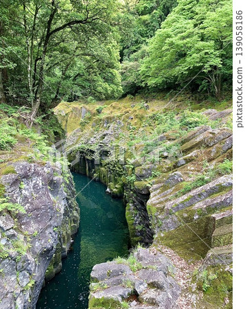 Gokase River with fresh greenery overlooking the columnar jointed rock walls (from Takachiho Gorge Promenade/Takachiho Town, Nishiusuki District, Miyazaki Prefecture) 139058186