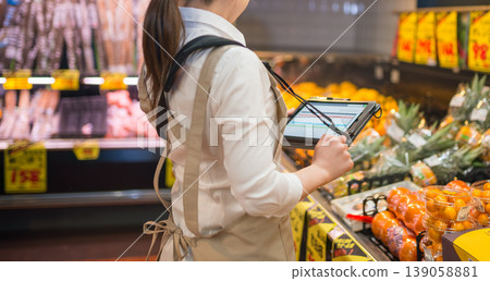 Supermarket employee with a tablet Supermarket employee with a tablet 139058881