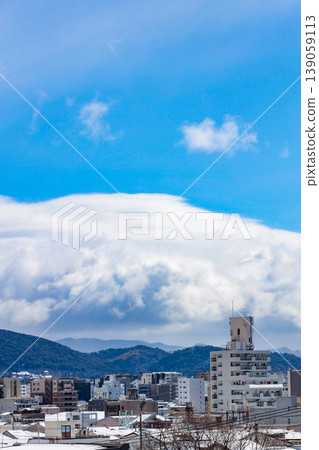 京都的夏日天空和雲彩，城市景觀（城市景觀天空照片） 139059113
