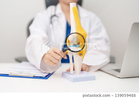 Doctor with Human Knee joint anatomy model. Osteoarthritis, Patellofemoral Pain Syndrome, Patellar Tendinitis, ACL, Anterior Cruciate Ligament, PCL, Posterior, MCL, Medial Collateral, LCL and Lateral Doctor with Human Knee joint anatomy model. Osteoarthritis, Patellofemoral Pain Syndrome, Patellar Tendinitis, ACL, Anterior Cruciate Ligament, PCL, Posterior, MCL, Medial Collateral, LCL and Lateral 139059488