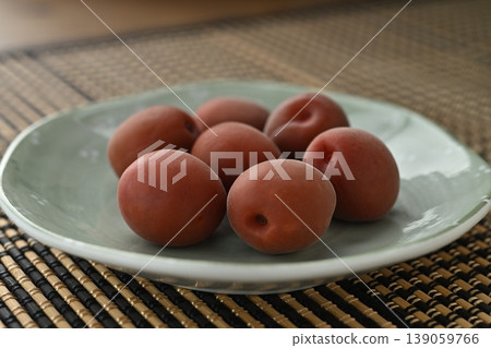 Crispy plum Crispy plum 139059766