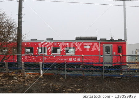 火車窗外的景色美得像電影場景。這是一趟適合成年人獨自乘坐的花崎線之旅。 139059959
