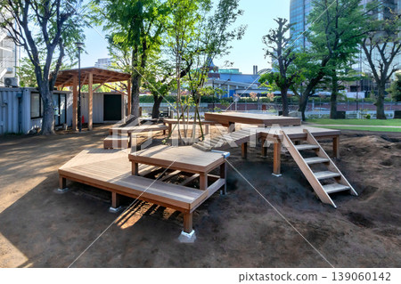 惠比壽南1號公園,新近翻修,位於東京都澀谷區惠比壽南1號。 惠比壽南1號公園,新近翻修,位於東京都澀谷區惠比壽南1號。 139060142