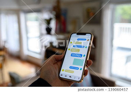 View the chat screen on your smartphone View the chat screen on your smartphone 139060457