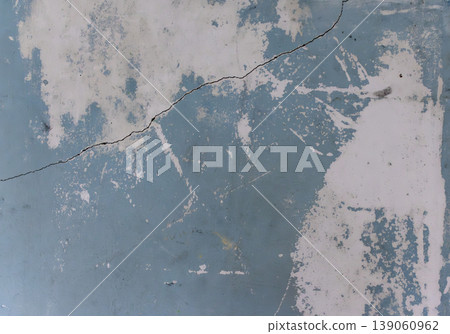 An old wall surface with peeling paint and cracking. An old wall surface with peeling paint and cracking. 139060962