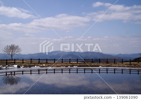 Mount Azuma, Hara Pond, around the time of the snowmelt, the blue sky and clouds reflected on the water's surface. Mount Azuma, Hara Pond, around the time of the snowmelt, the blue sky and clouds reflected on the water's surface. 139061090
