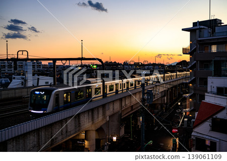 從共同車站看到的列車駛過的景象 139061109