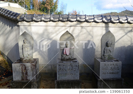 Stone Buddha statues in the grounds of Saikoku-ji Temple in Onomichi Stone Buddha statues in the grounds of Saikoku-ji Temple in Onomichi 139061350