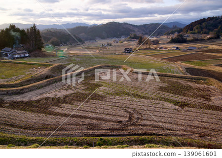 連結梯田遺產:樋和三河內梯田-早春傍晚景色 連結梯田遺產:樋和三河內梯田-早春傍晚景色 139061601