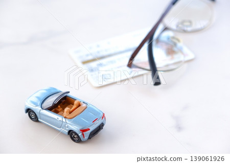 Image of a car and a driver's license 139061926