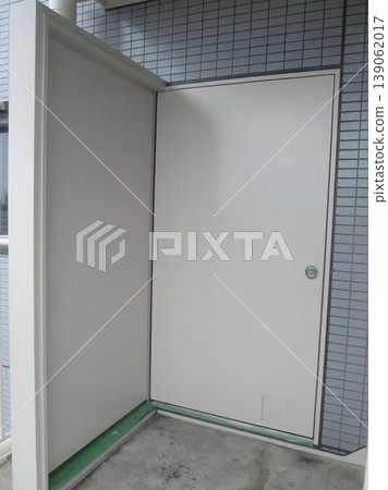 大型公寓維修腳手架工作，從居民角度的大型維修腳手架工作，安全第一，大風危險 139062017