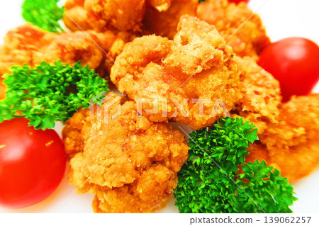 A photo of fried chicken served on a plate. 139062257