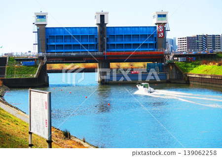 東京北區岩淵水閘（藍色水閘）景色。 139062258