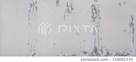一面開裂的無機混凝土牆 139062330
