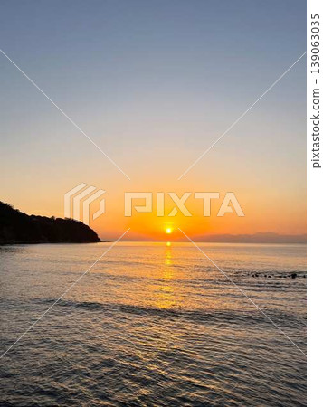 在海上日落 在海上日落 139063035
