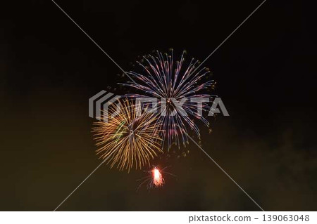 紅色煙花 紅色煙花 139063048