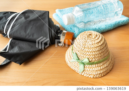 Heatstroke prevention, health management, heat countermeasures Heatstroke prevention, health management, heat countermeasures 139063619