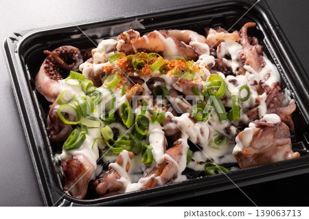 Squid tentacles grilled with mayonnaise and shichimi spice. 139063713