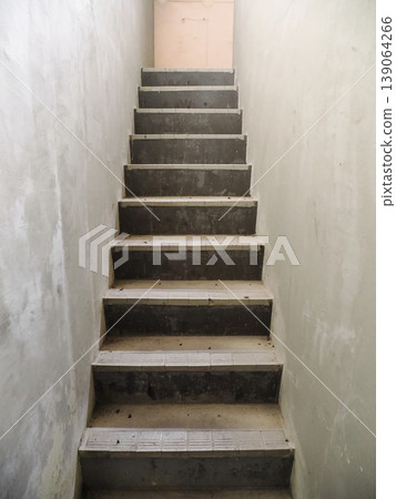 Narrow concrete stairs 139064266