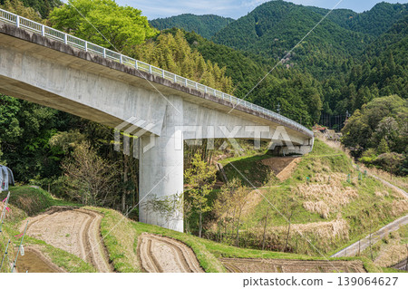 位於奈良縣飛鳥村神村郡的喜貴橋。 位於奈良縣飛鳥村神村郡的喜貴橋。 139064627