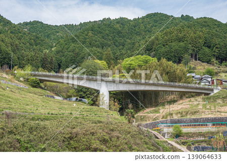 位於奈良縣飛鳥村神村郡的喜貴橋。 位於奈良縣飛鳥村神村郡的喜貴橋。 139064633