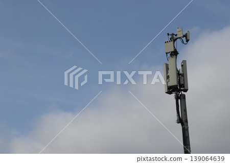 Mobile phone base station (5G Sub6 and mmWave available) (right-justified) Mobile phone base station (5G Sub6 and mmWave available) (right-justified) 139064639