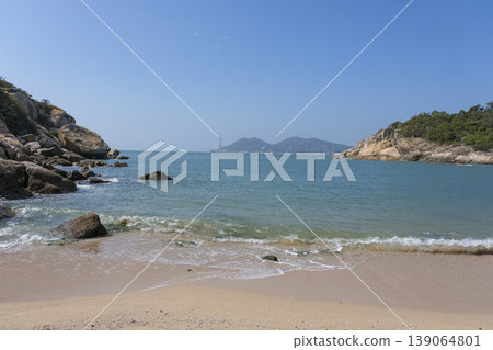 位於長洲島南端的白關灣,擁有美麗的海灘。 位於長洲島南端的白關灣,擁有美麗的海灘。 139064801