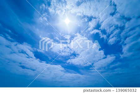 sky with sunlight shining through 139065032