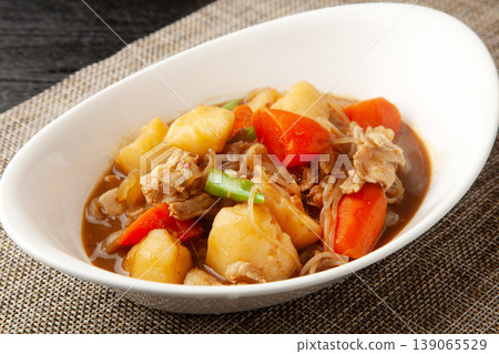 Curry meat and potato stew 139065529