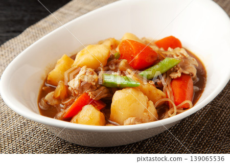 Curry meat and potato stew 139065536