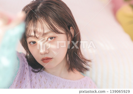 Women's portrait 139065929