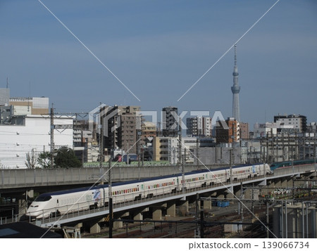 The freight-only Shinkansen entering the Tokyo Shinkansen Train Depot zooms past Tokyo Skytree. The freight-only Shinkansen entering the Tokyo Shinkansen Train Depot zooms past Tokyo Skytree. 139066734
