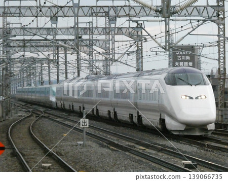 The freight-only Shinkansen, Hakobyun, passes through Furukawa Station on the Tohoku Shinkansen line. The freight-only Shinkansen, Hakobyun, passes through Furukawa Station on the Tohoku Shinkansen line. 139066735