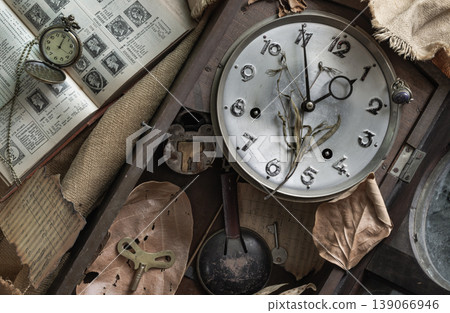 This vintage tableau captures the dark academia aesthetic, pairing cold mechanical relics with nature brittle fragility. At its heart lies a silenced clock face, its dial traced by a desiccated This vintage tableau captures the dark academia aesthetic, pairing cold mechanical relics with nature brittle fragility. At its heart lies a silenced clock face, its dial traced by a desiccated 139066946