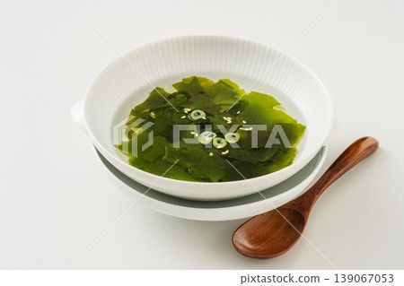 Seaweed soup 139067053